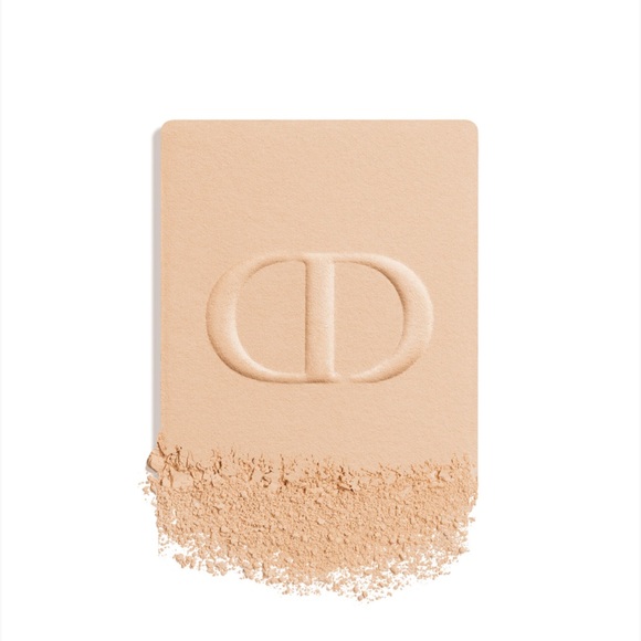 Dior Forever Natural Velvet Compact Foundation in Neautral - Picture 5 of 7